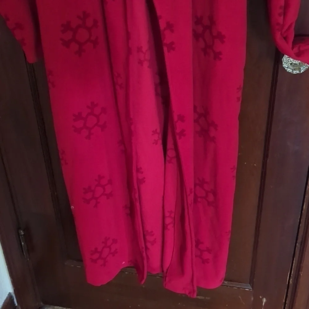 Disney Store Winnie Pooh and Eeyore Red Snowflake Fleece  Robe Size XS/ S